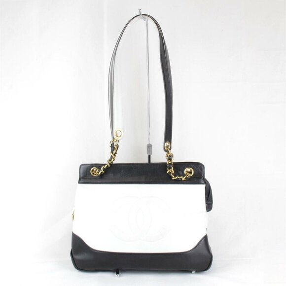 CHANEL White Leather Shoulder Bag - Picture 1 of 9